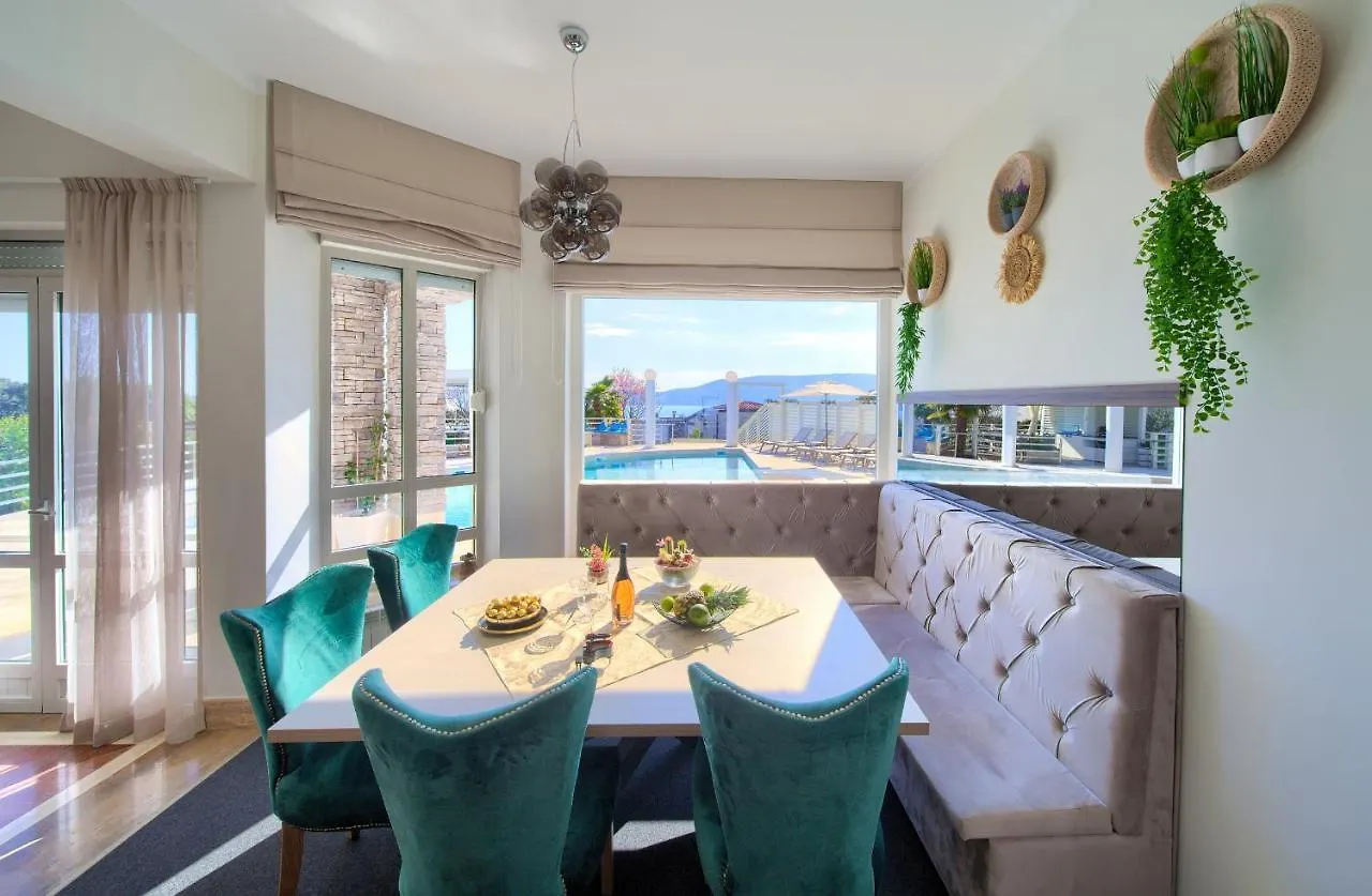 Villa Piano Pinezići 0*,  Croácia